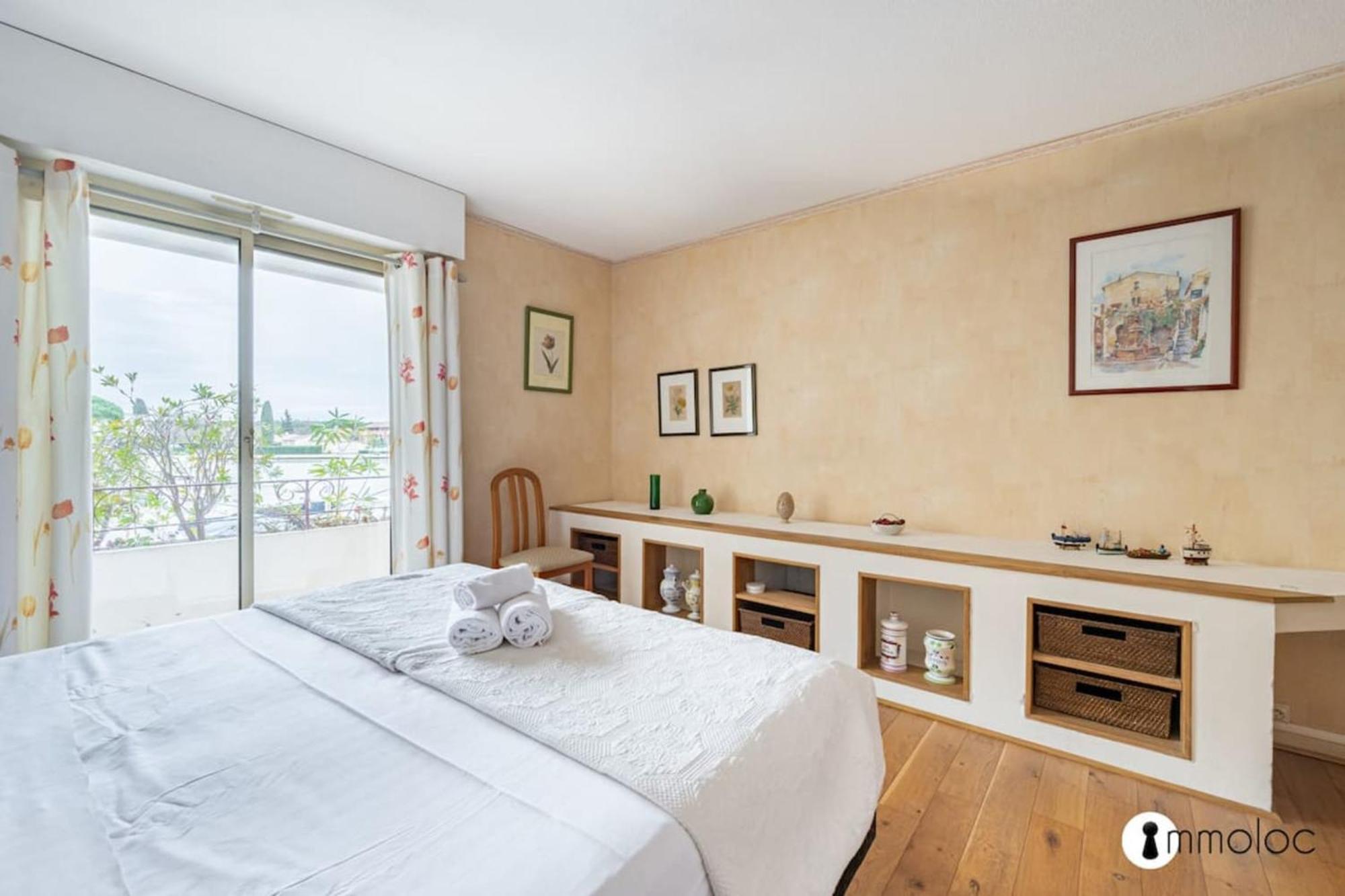Spacious Apartment With Pool Located In The Marina Of Mandelieu Zewnętrze zdjęcie