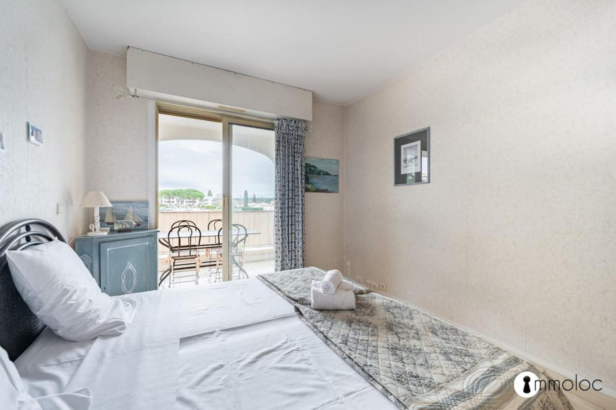 Spacious Apartment With Pool Located In The Marina Of Mandelieu Zewnętrze zdjęcie